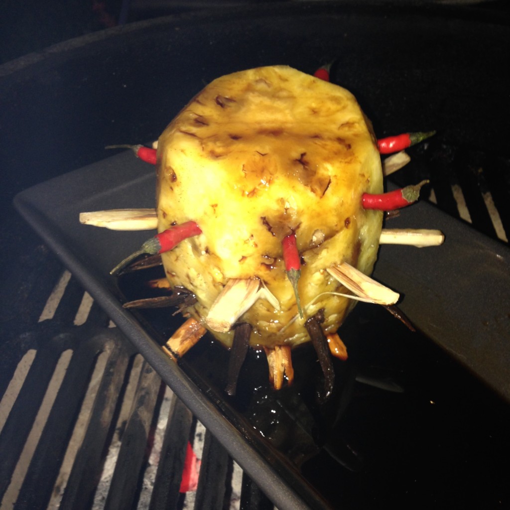 Dessert van de grill Gemarineerde ananas van de Big Green Egg Huischef