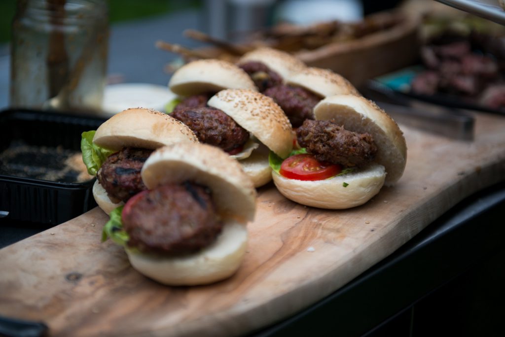 Mini burgertjes van de Big Green Egg Huischef