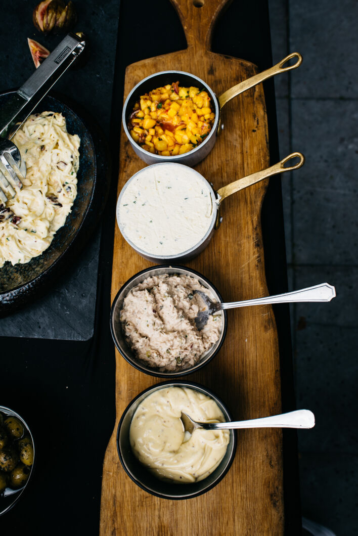 Sauzen voor op het buffet