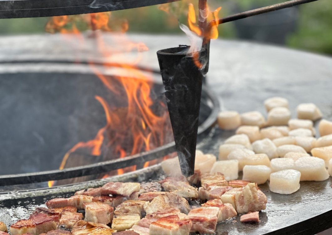 coquille van de Ofyr met livar buikspek geflambeerd met de flambadou