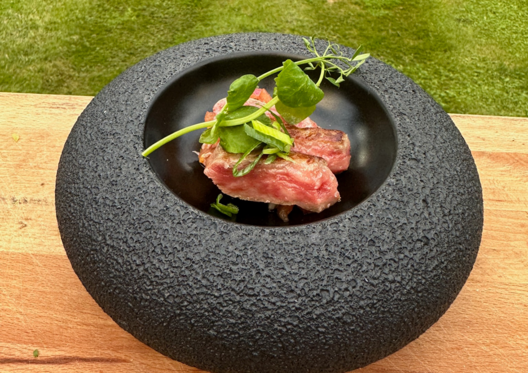Wagyu Nikutori Experience met ponzu tomaten 100% Wagyu vlees uit Japan: een ware beleving door het super zachte vlees 