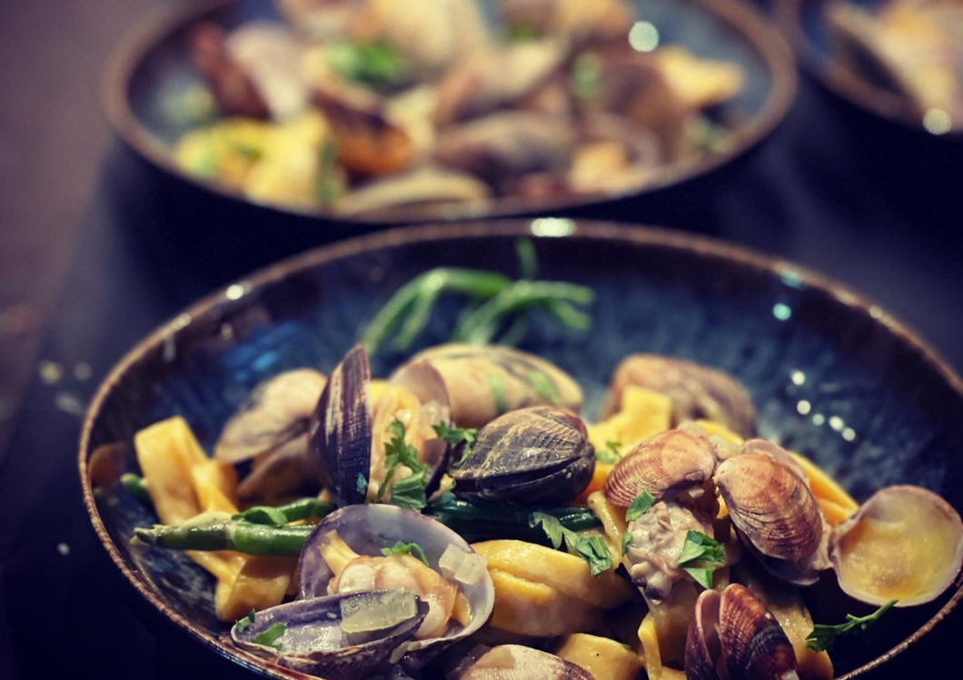 Pasta vongole voor een italiaans 21 diner