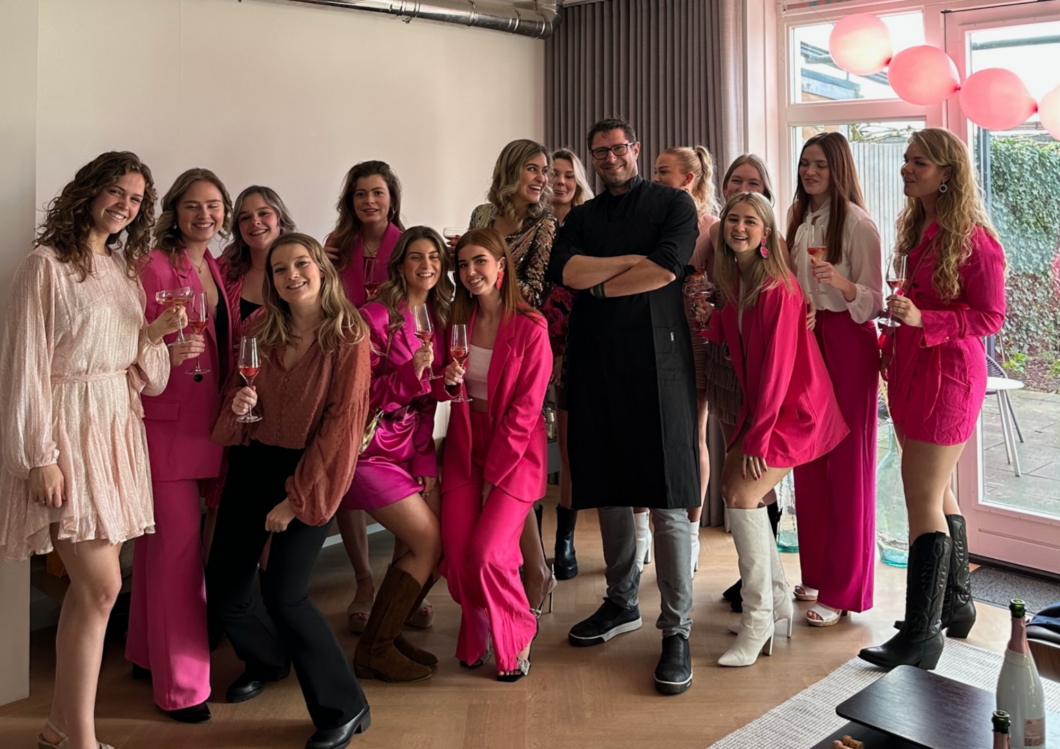 Huischef Wido op een 21 diner thema pink